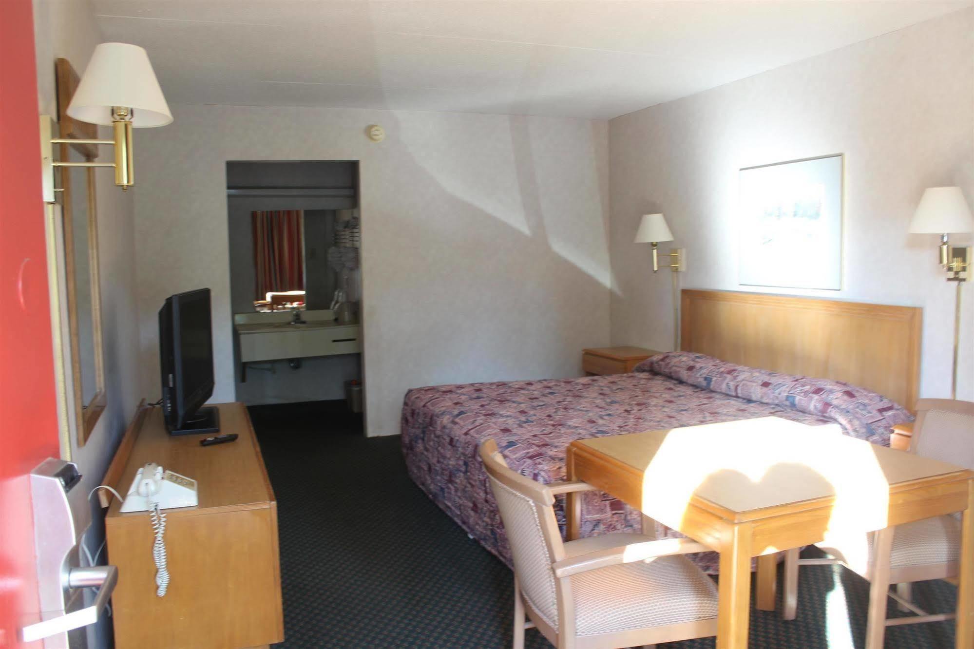 Town And Country Inn Suites Spindale Eksteriør billede